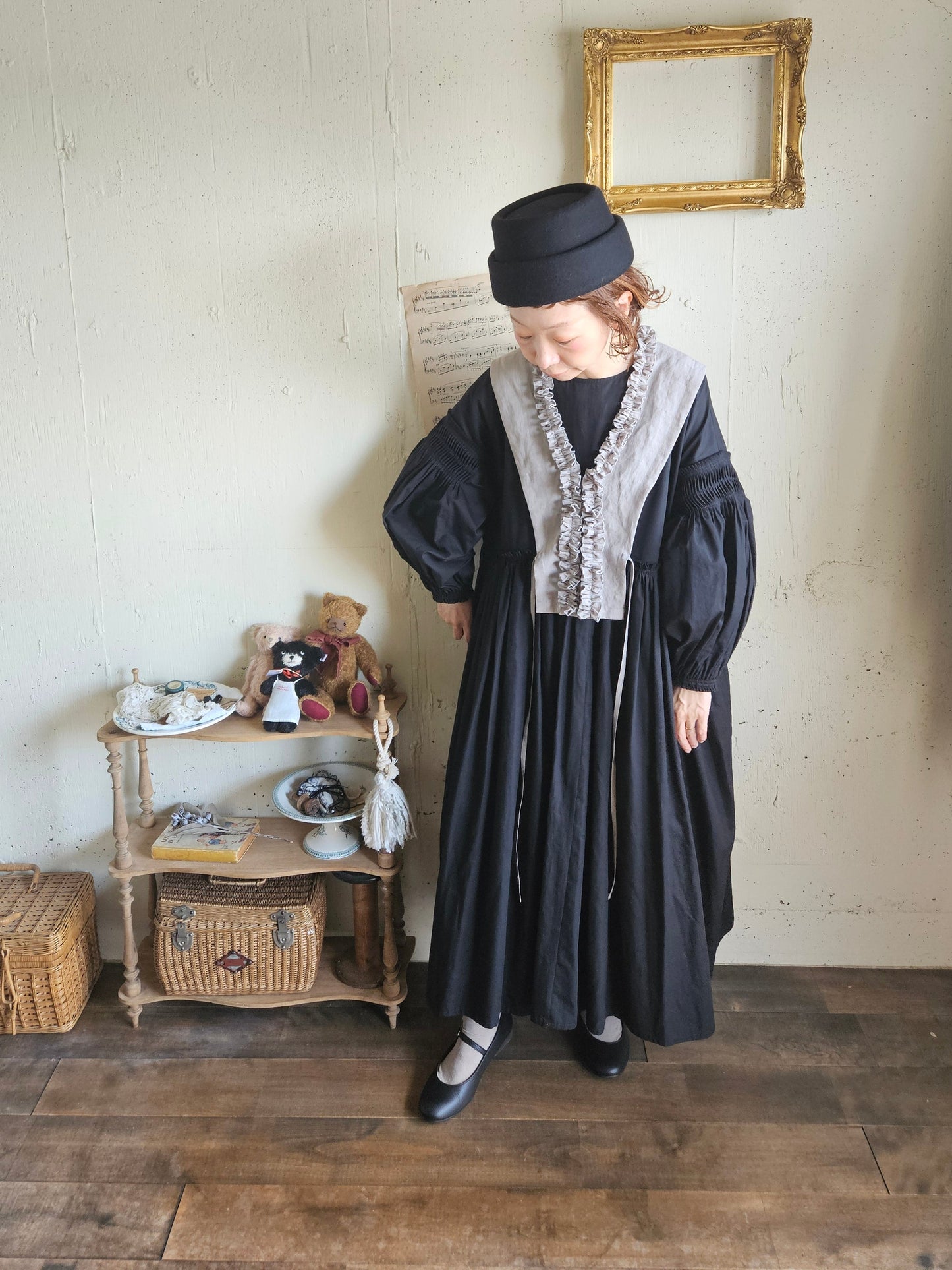 ハナビラフリルのつけ襟　サンドグレー　gray   hanabira furil collar  gray